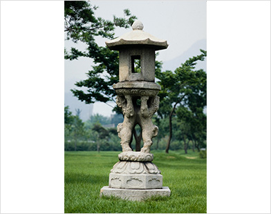 Twin Lion Stone Lantern of Jungheungsanseong Fortress, Gwangyang 